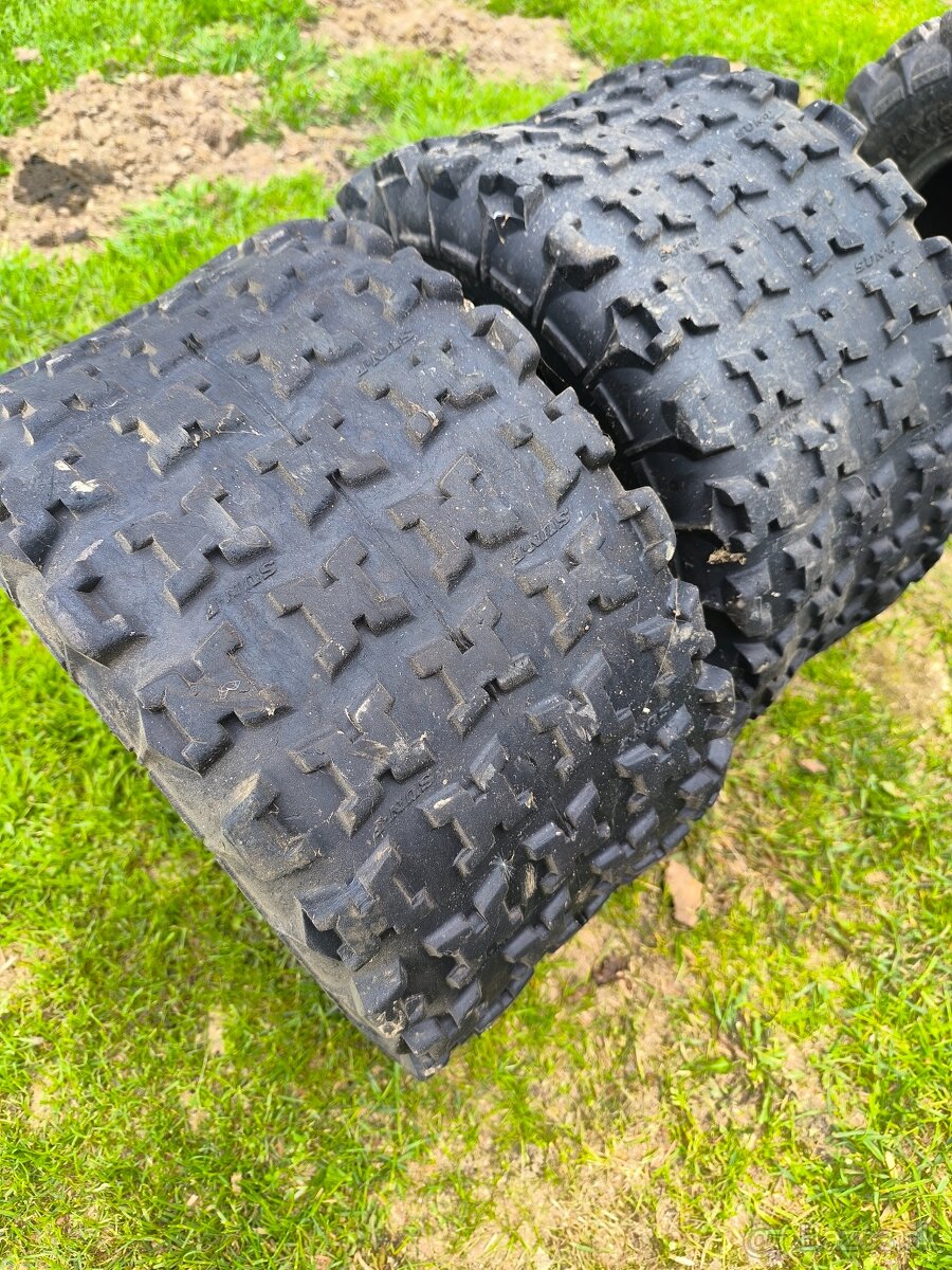 Predam pneumatiky na štvorkolku 20x11-9