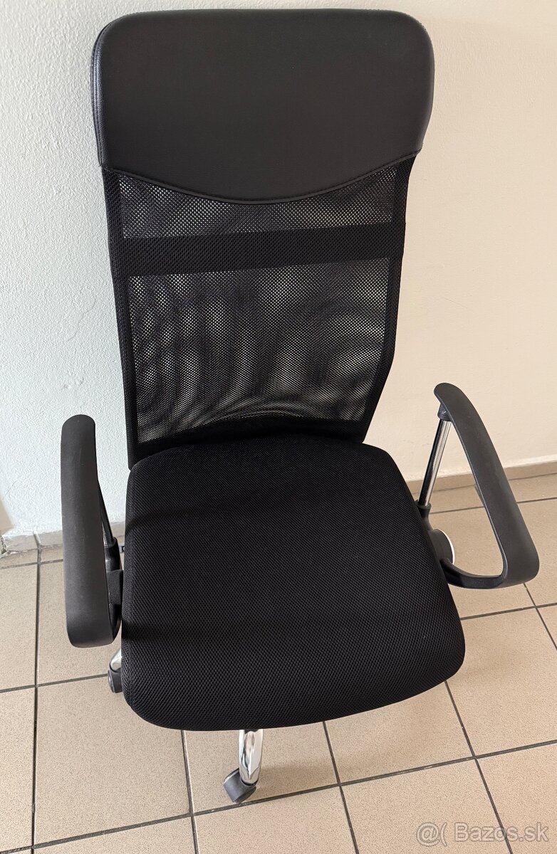 Ergonomická kancelárska stolička