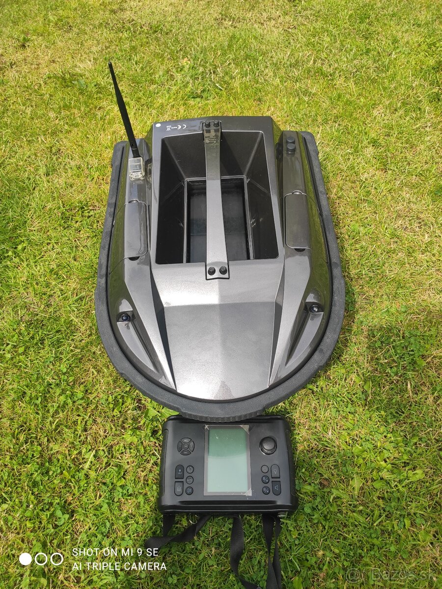 Zavazacia loďka Mivardi carp scout 6.0