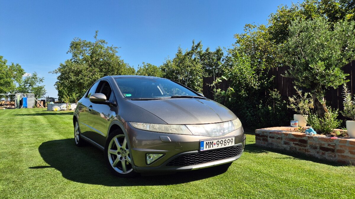 Honda Civic 8 g.
