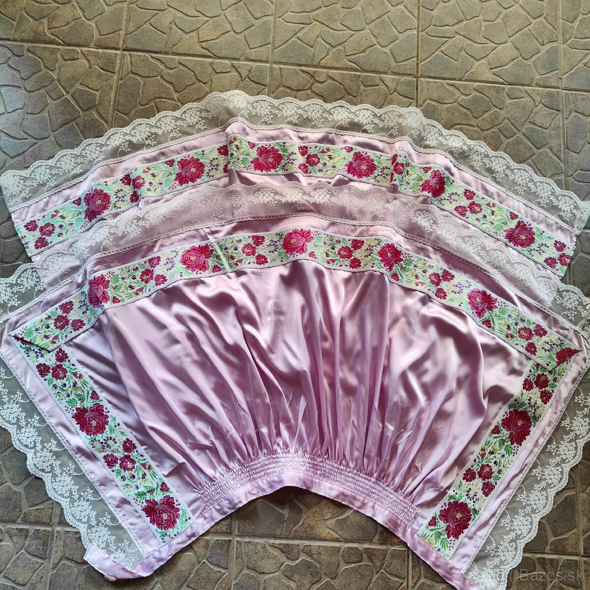 Piešťany kroj - dievčenské zástery