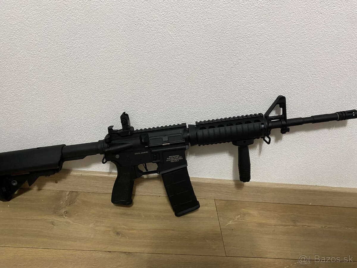 Airsoftová elektrická M4