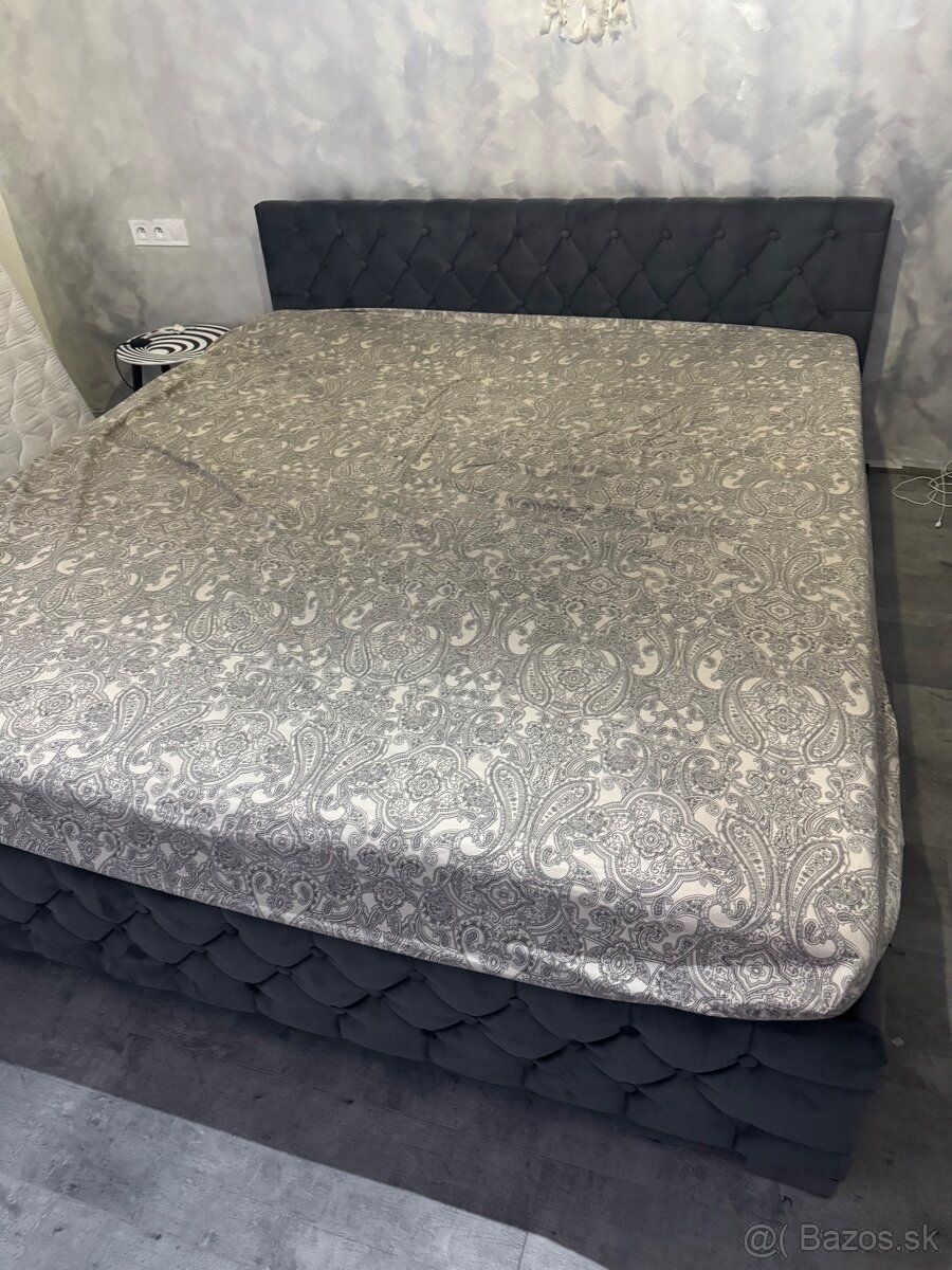 Manželská postel 180x200 s matracmi