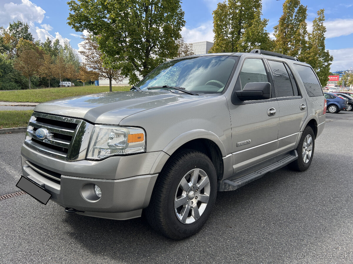 Ford Expedition XLT 5.4 V8, 67 000 km,1.majitel, 7 míst, 4x4