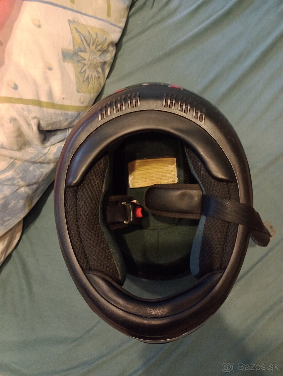 Predám prilbu na motorku