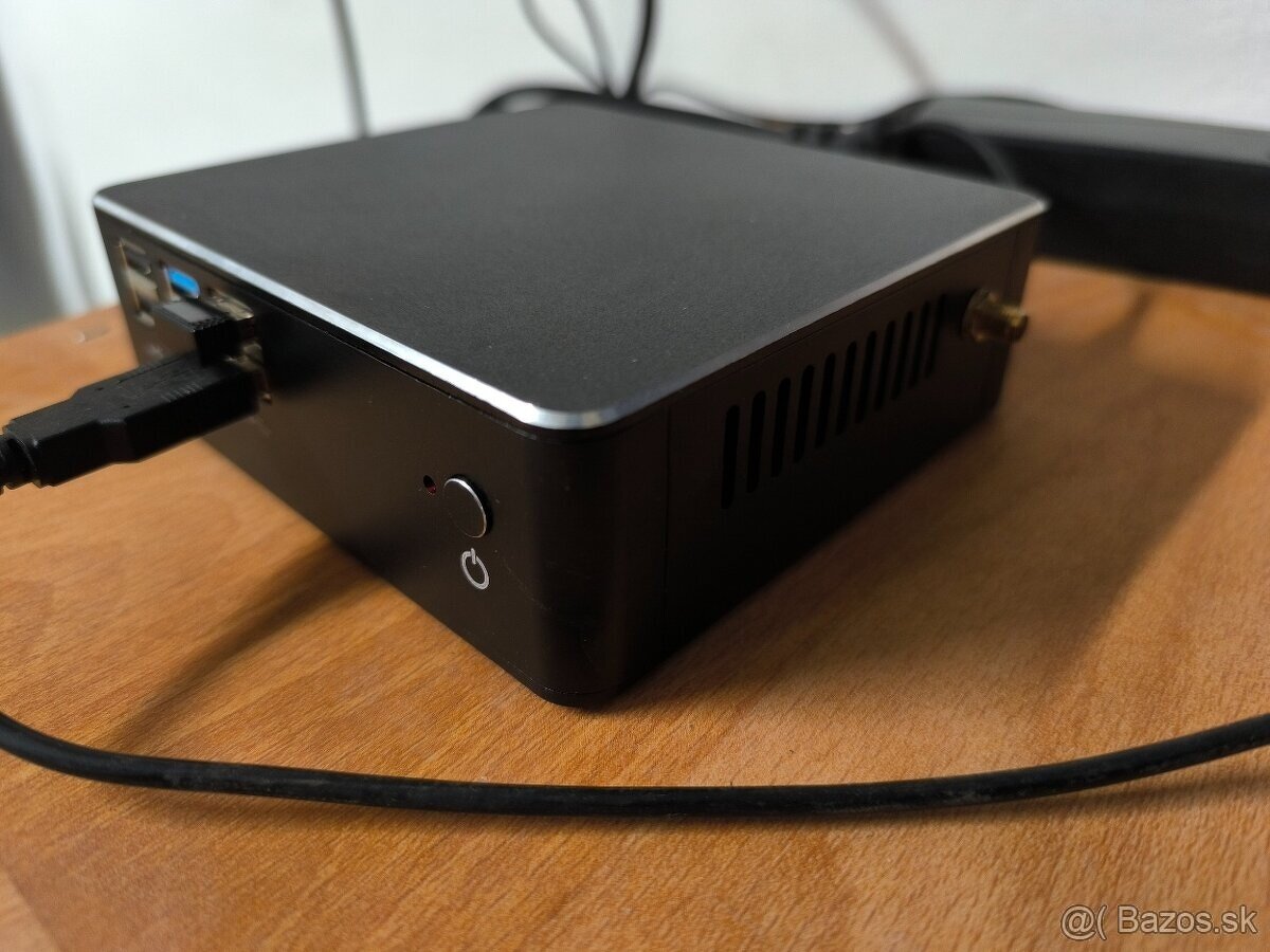 Intel NUC mini PC