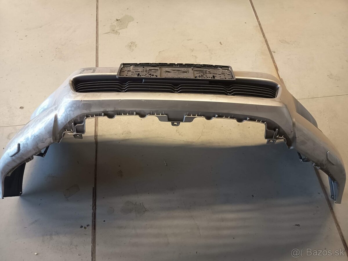 Predný nárazník Toyota Hilux