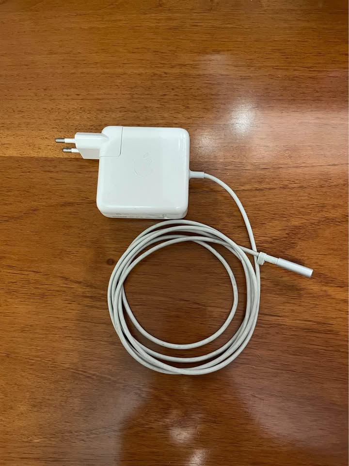 Apple MagSafe 60W adaptér