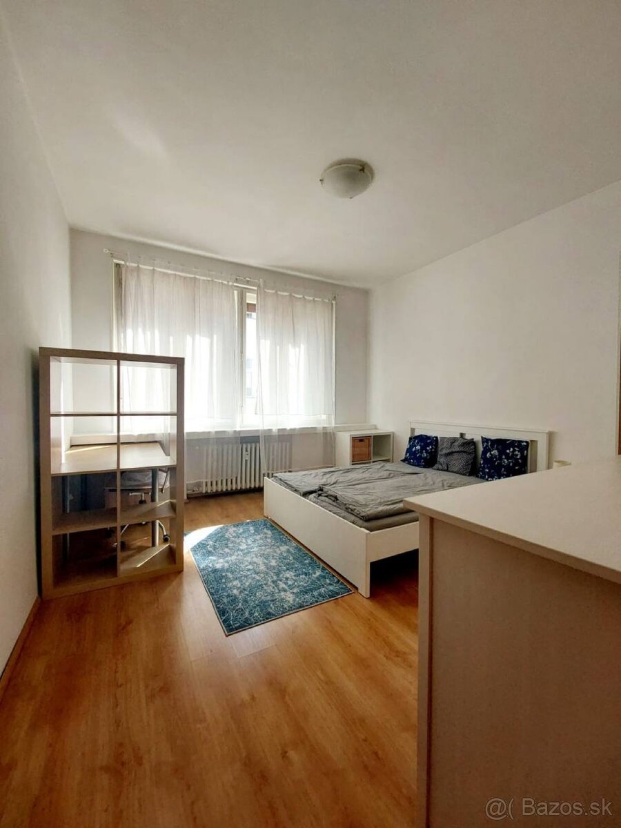 na prenájom 3 izbový byt Bratislava-Staré Mesto