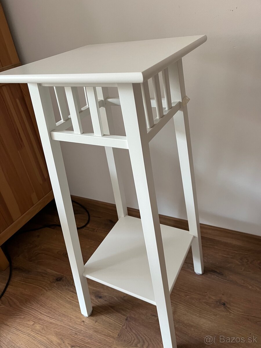 IKEA malý biely odkladací stolík