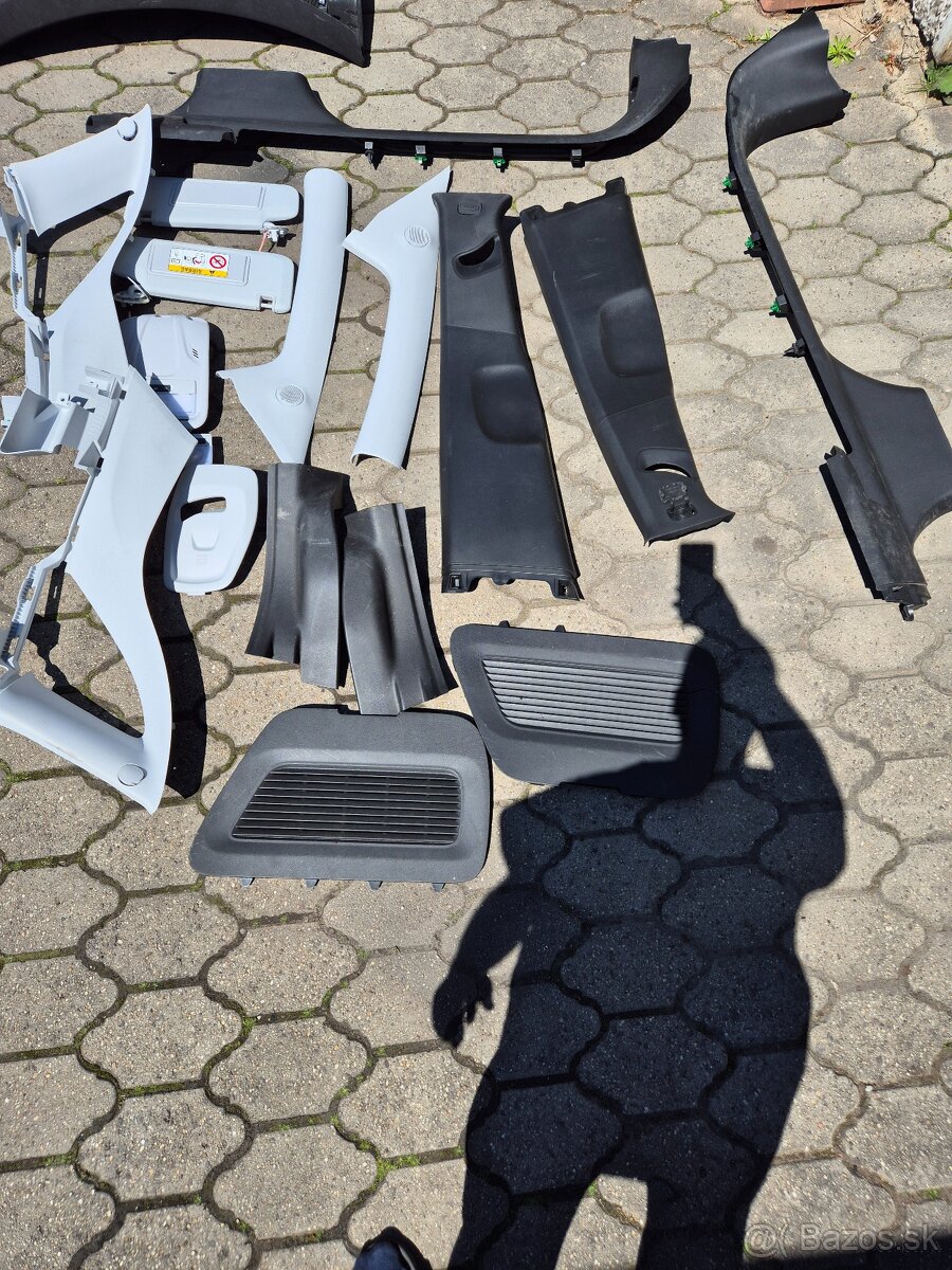 Opel Crossland X vnútorné plasty