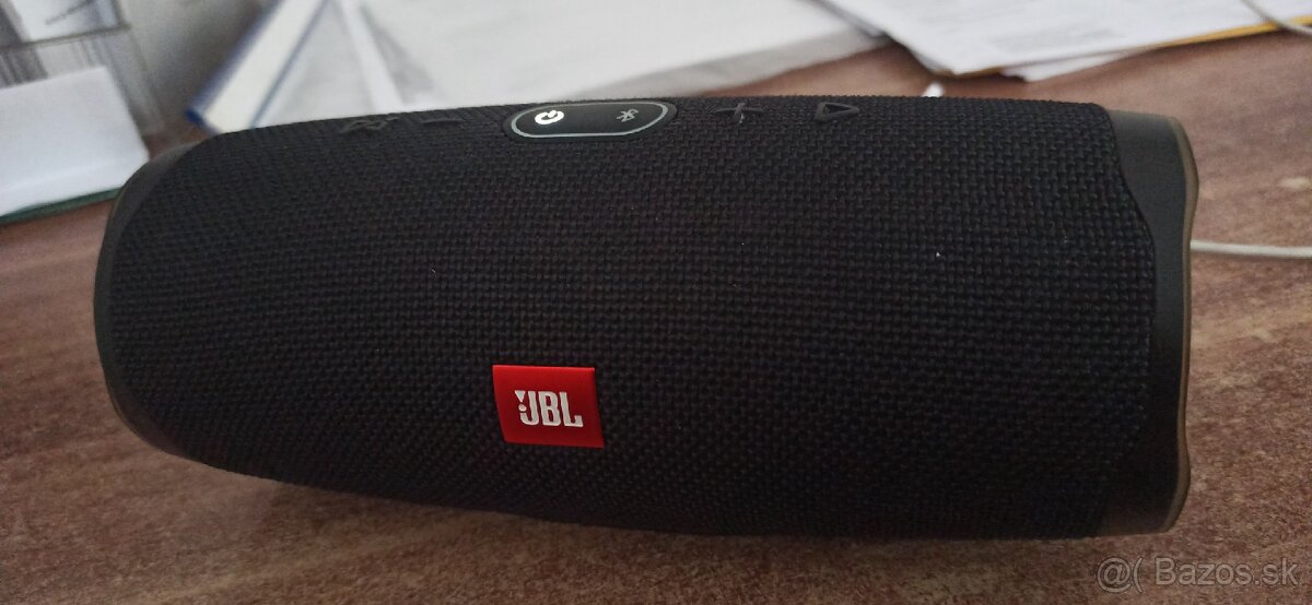 JBL charger 4
