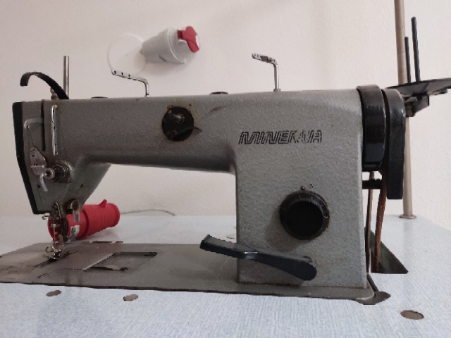 Priemyselny šijaci stroj