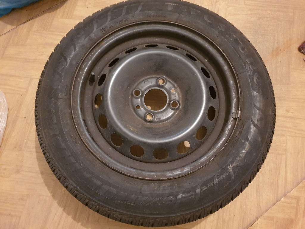 2x disky a letné pneu 165/70 R14 super stav