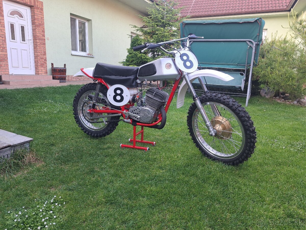 CZ 250 motokros