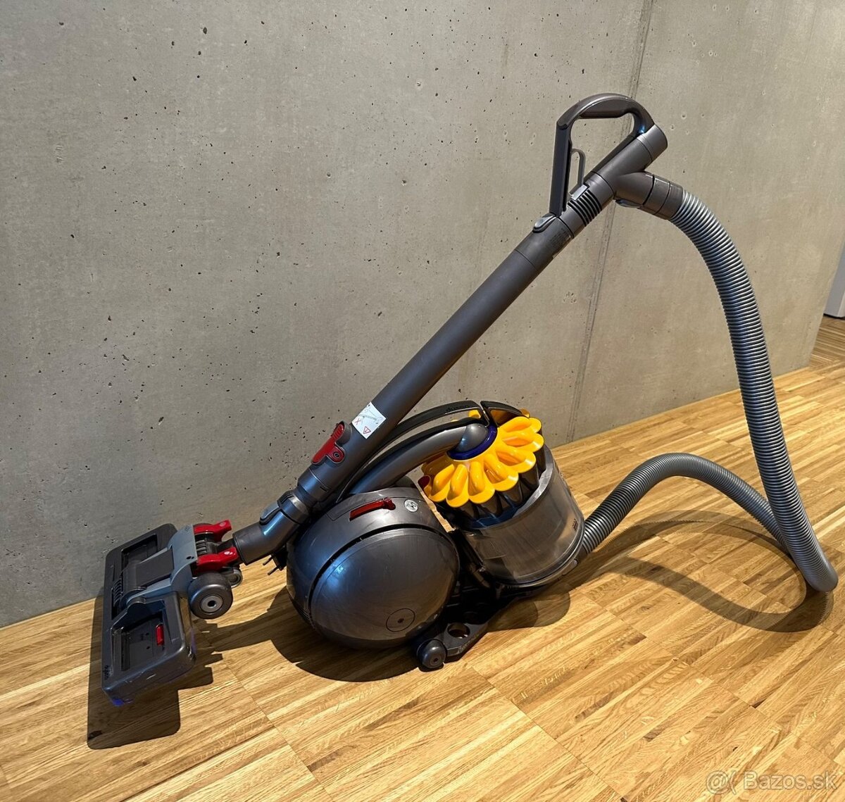 Vysavac Dyson Ball DC33c Pro