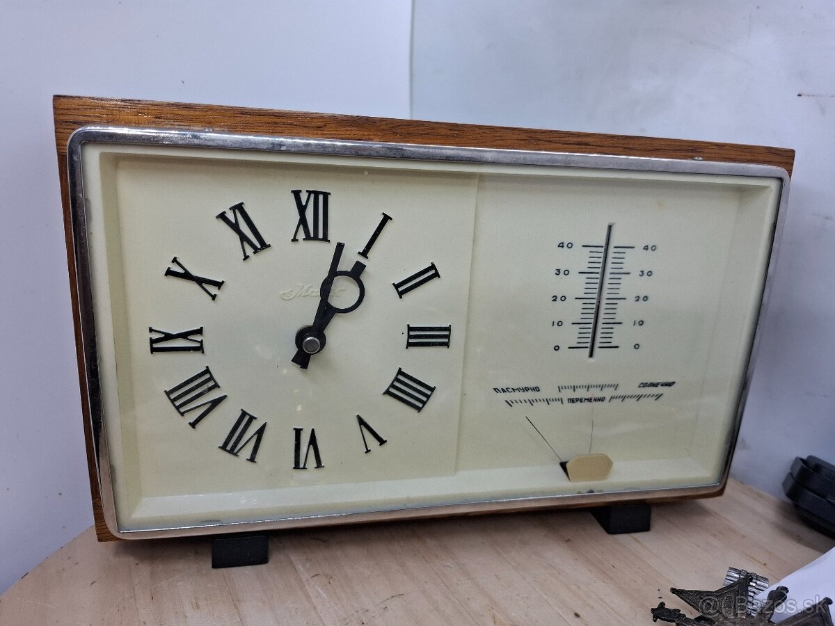 Predám funkčné hodiny MAJAK s barometrom a teplomerom 38 €