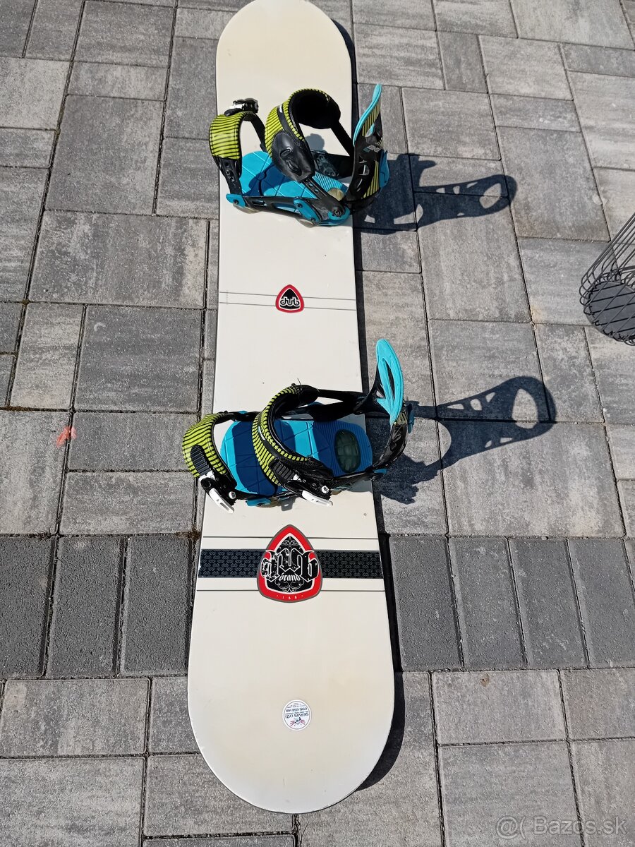 Predám snowboard.