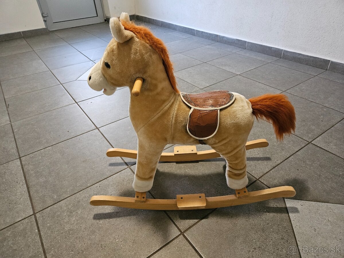 Hojdací koník vydavajúci zvuk