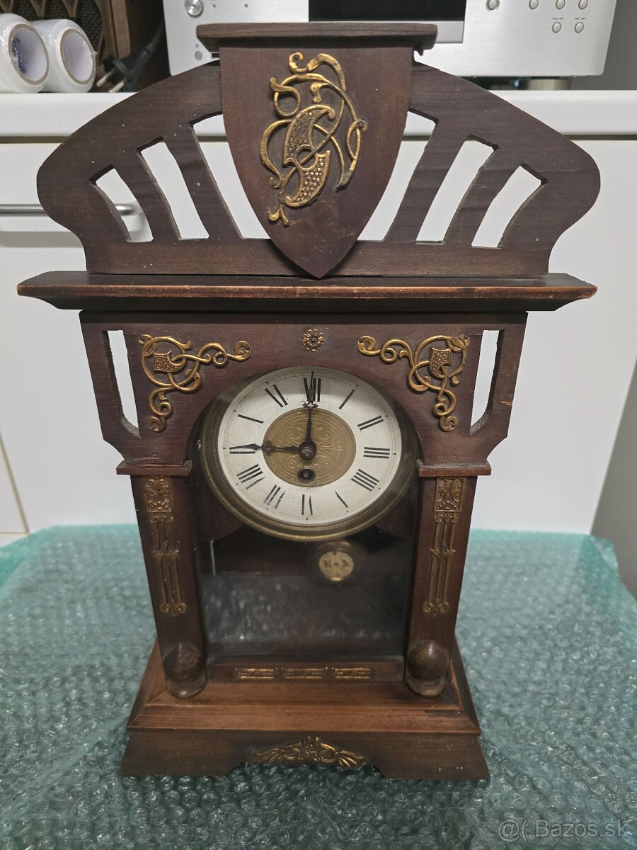 Starožitne stolové hodiny drevene