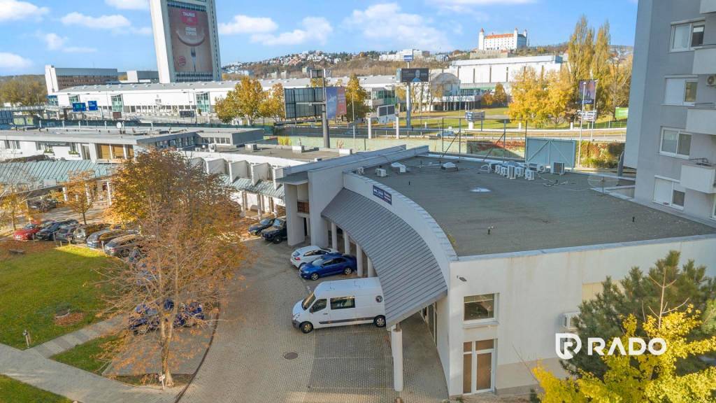 RADO | Showroom/kancelárie 357 m², Zadunajská cesta, Petržal