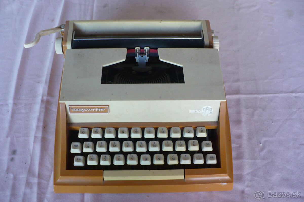 Pisací stroj.