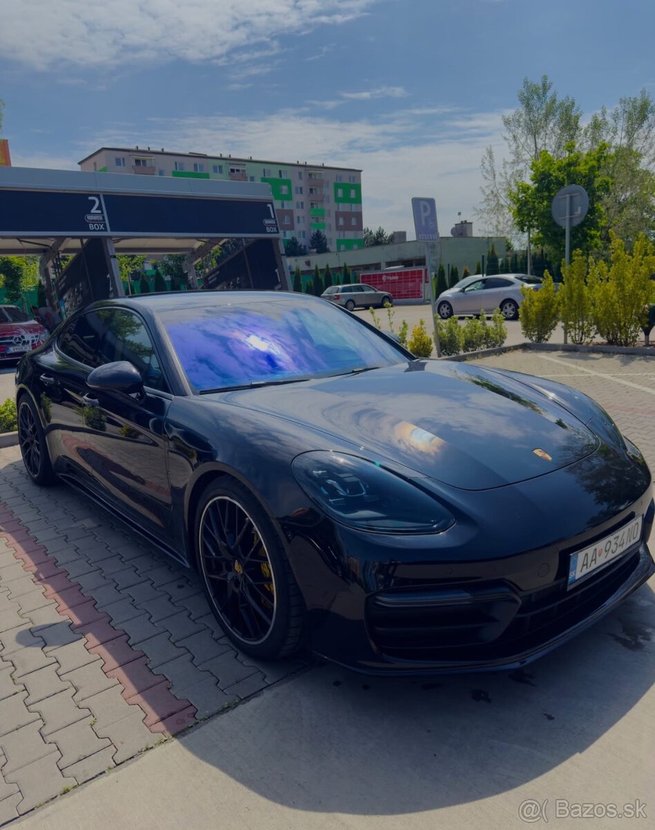 Porsche Panamera gts 2018