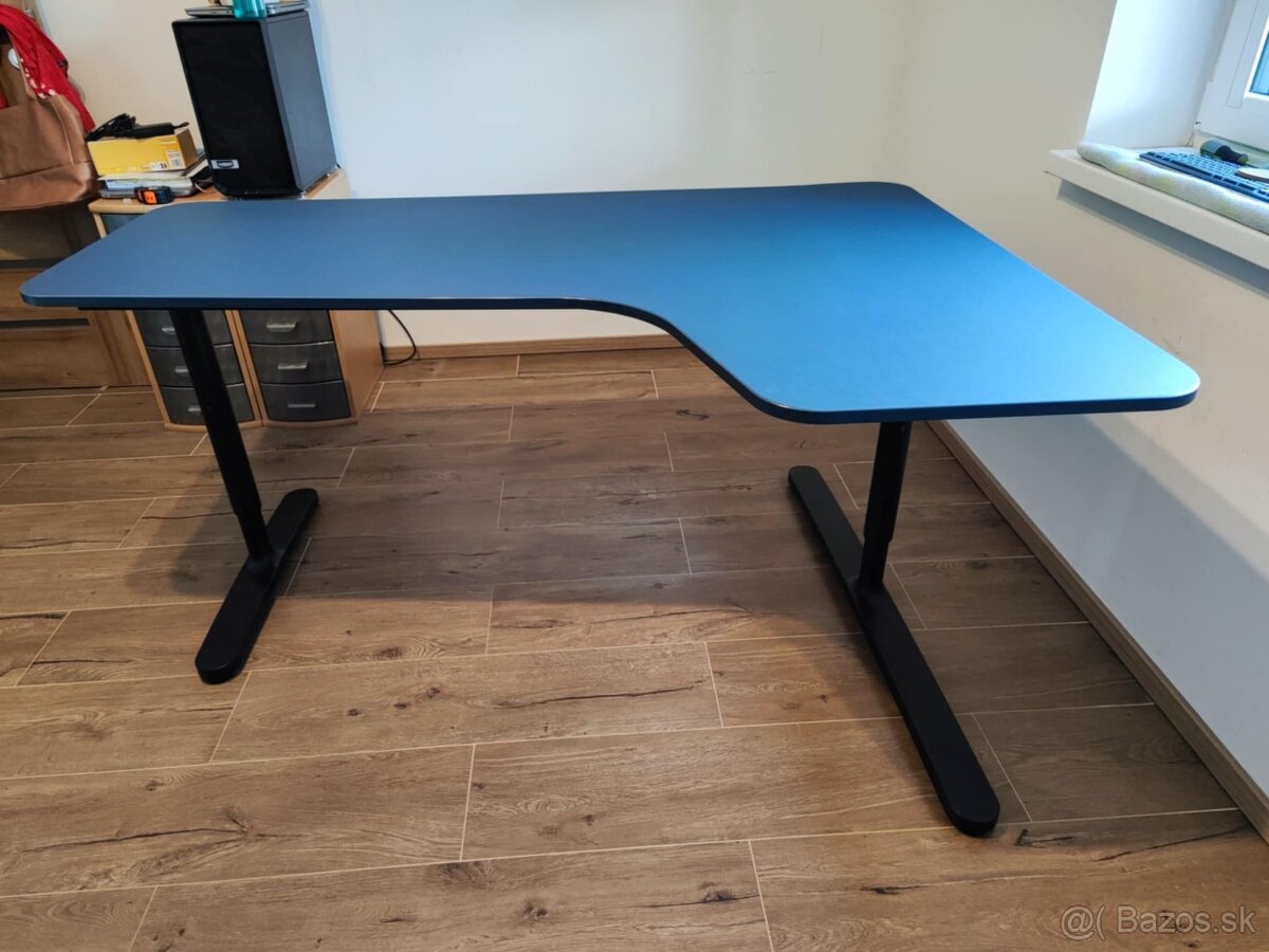 Rohovy stol IKEA BEKANT