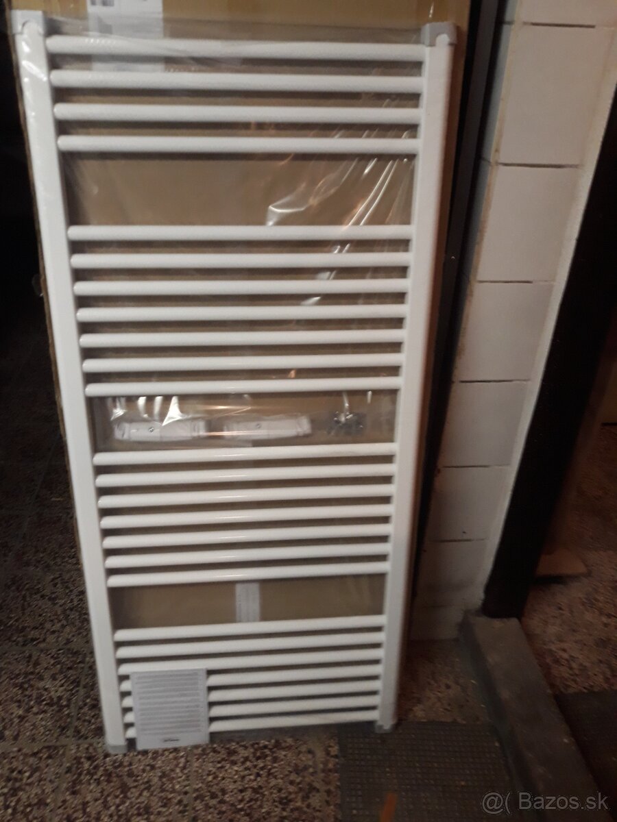 Rebrikovy radiator Aqualine ILR36E