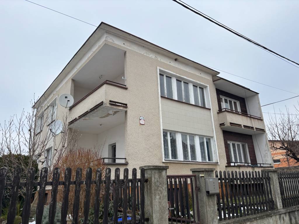 Na predaj 4-izb. byt s pozemkom a výhľadom na Trenčiansky hr
