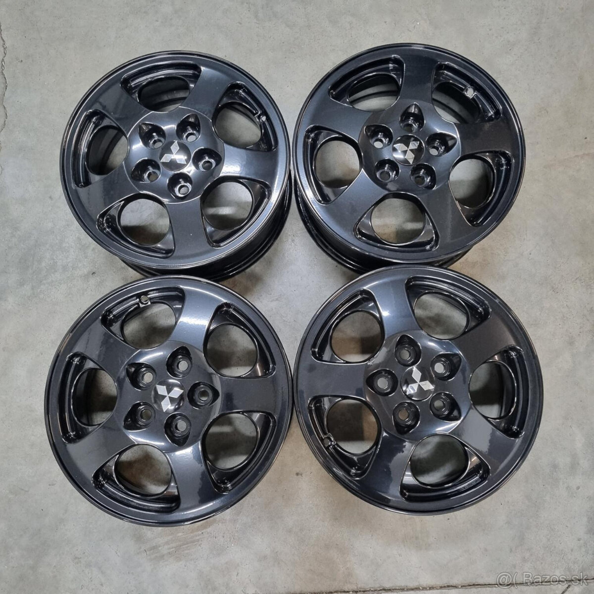 Mitsubishi disky 5x114,3 R16 6J ET45