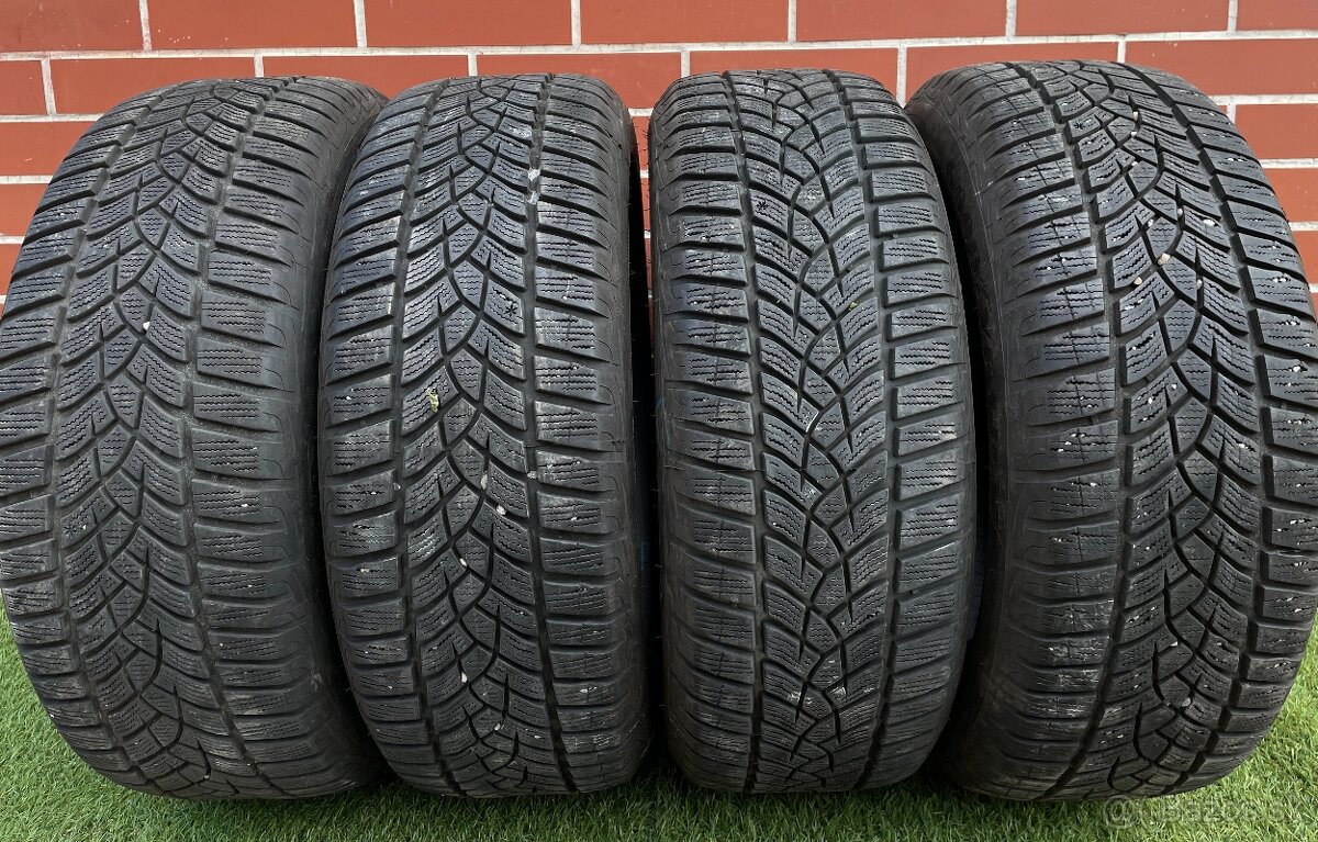 Zimné pneumatiky Goodyear 215/60 R16