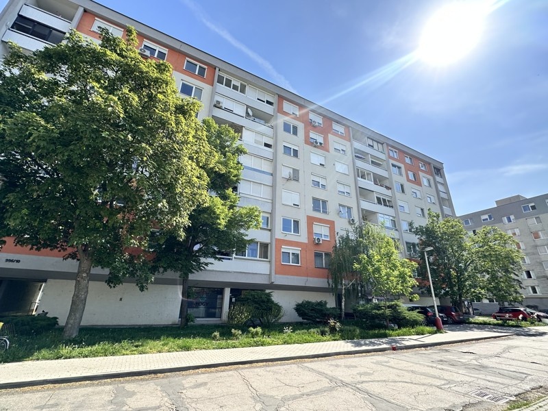 Veľký 2 izbový byt pripravený na rekonštrukciu 64m2, 7/7