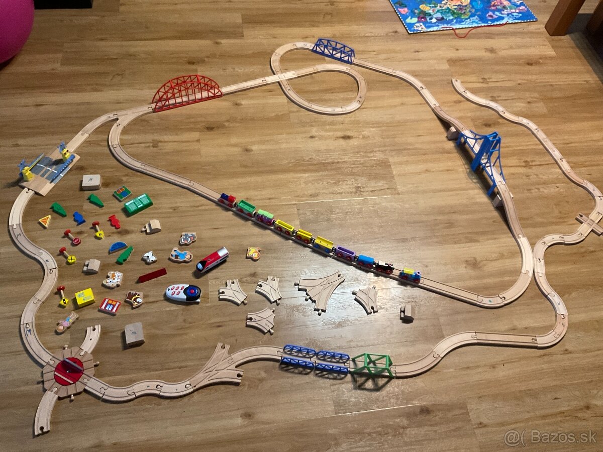 Predám drevenú vláčikovú dráhu.
