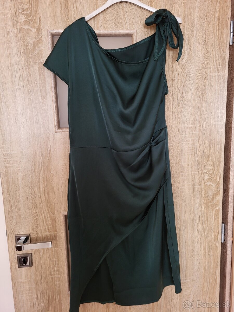 Nove saty smaragdovo zelene