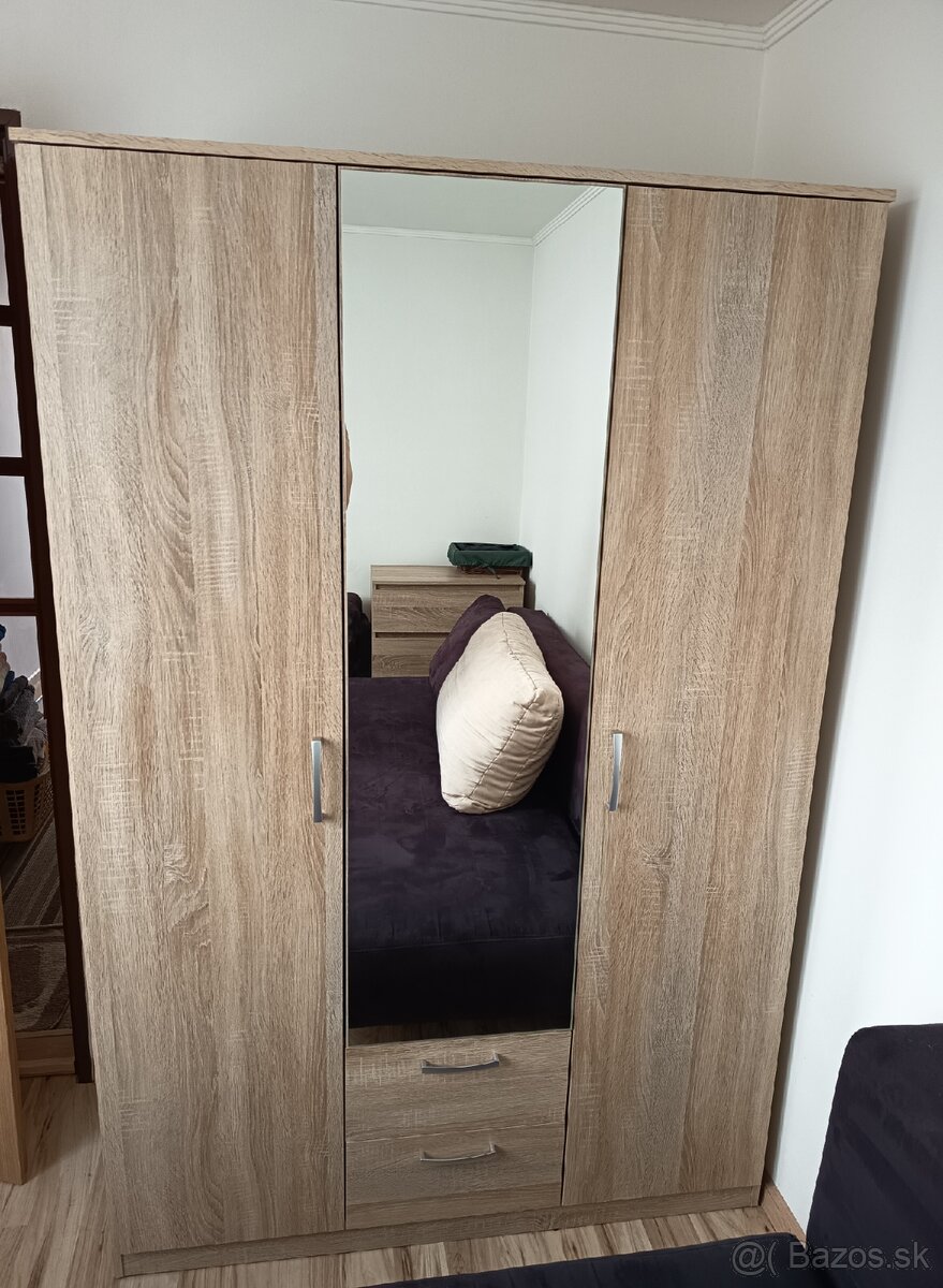 Šatníková skriňa