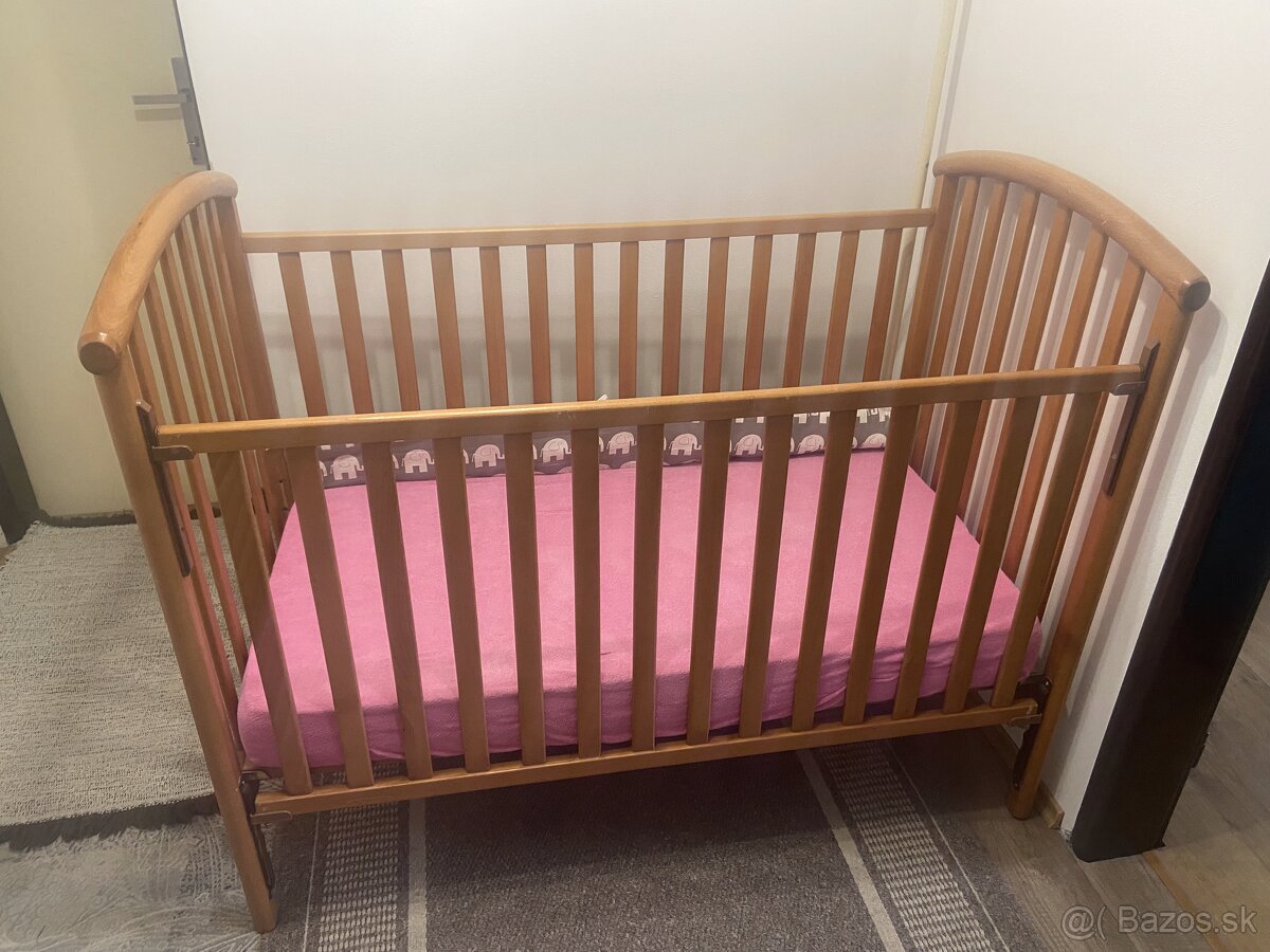 Detská postieľka z masívu