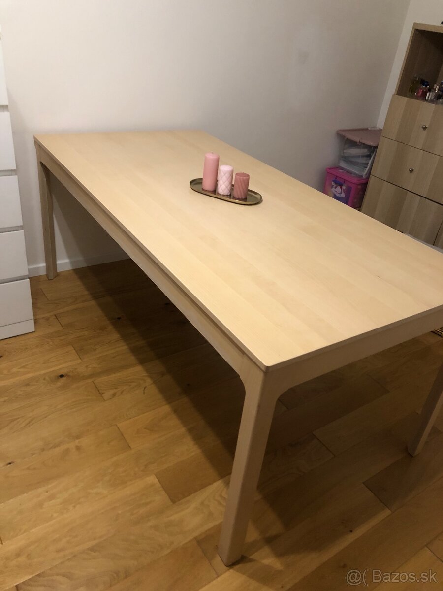 Jedálenský stol roztahovaci