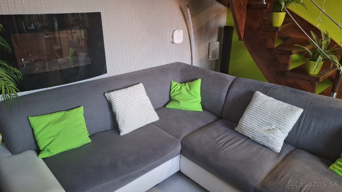 Rohová sedačka biela / sivá