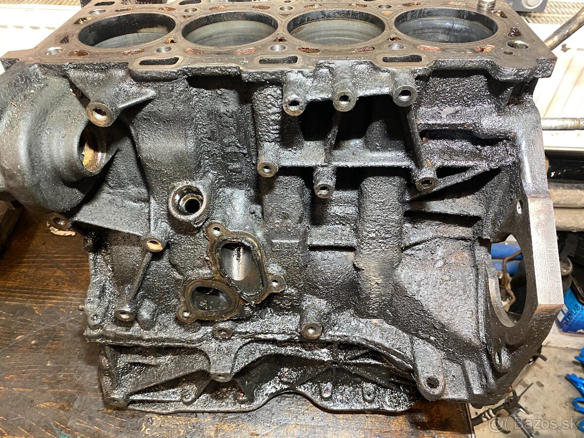 Blok motora 2,0 dci Renault trafic M9RL782