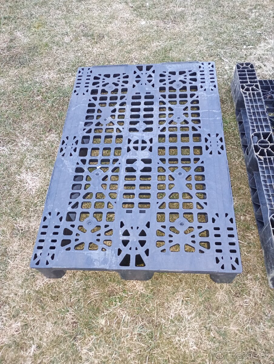 Plastové palety 120x80cm