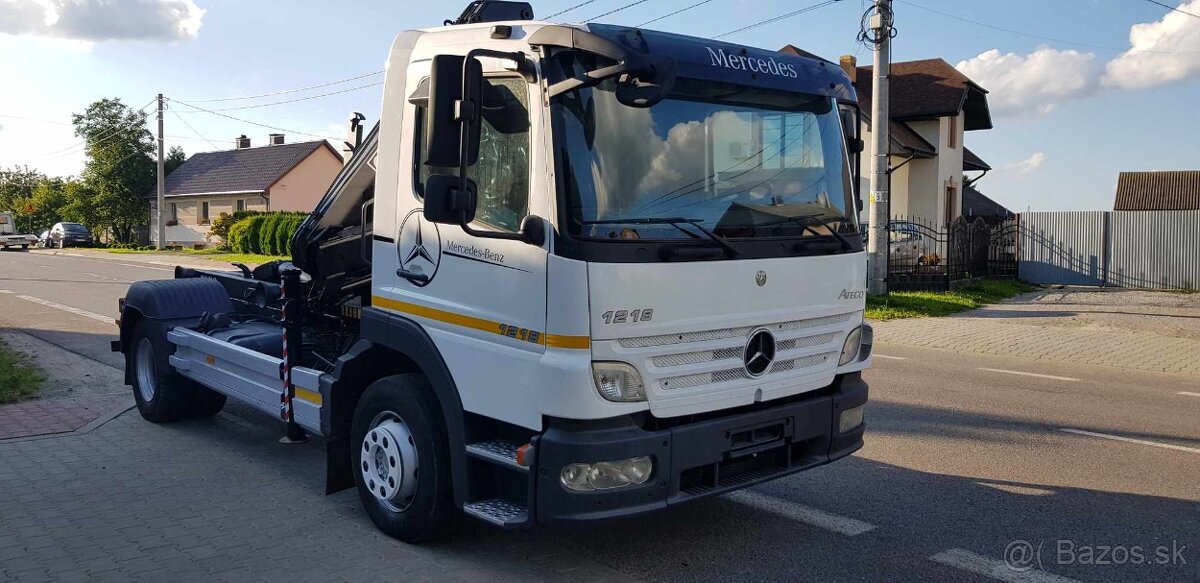 Mercedes Benz Atego 1218 hakovy nosič + hydr. ruka