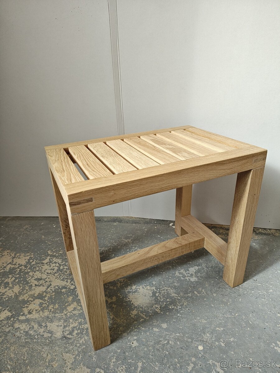 Drevené masívne hokerlíky
