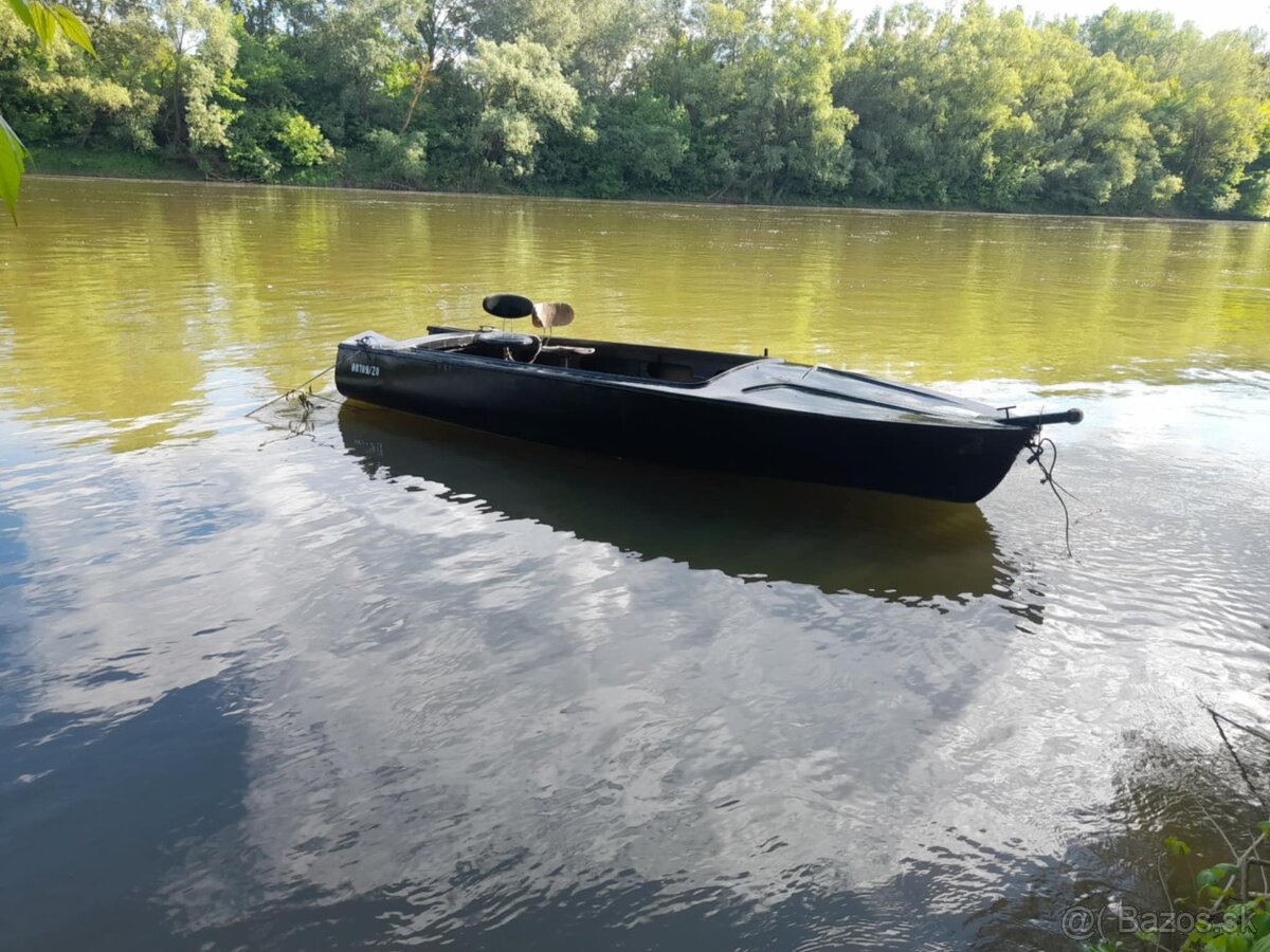 Čln a lodný motor
