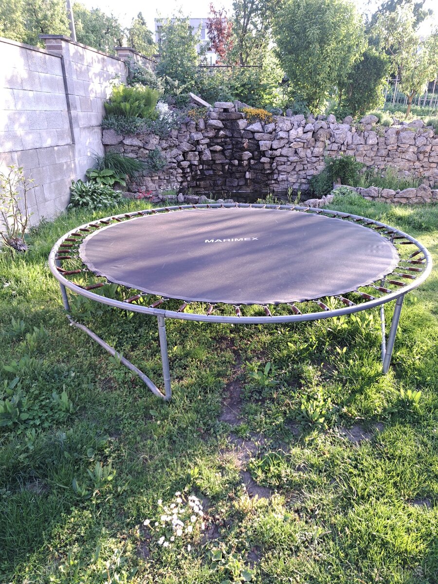 Trampolína