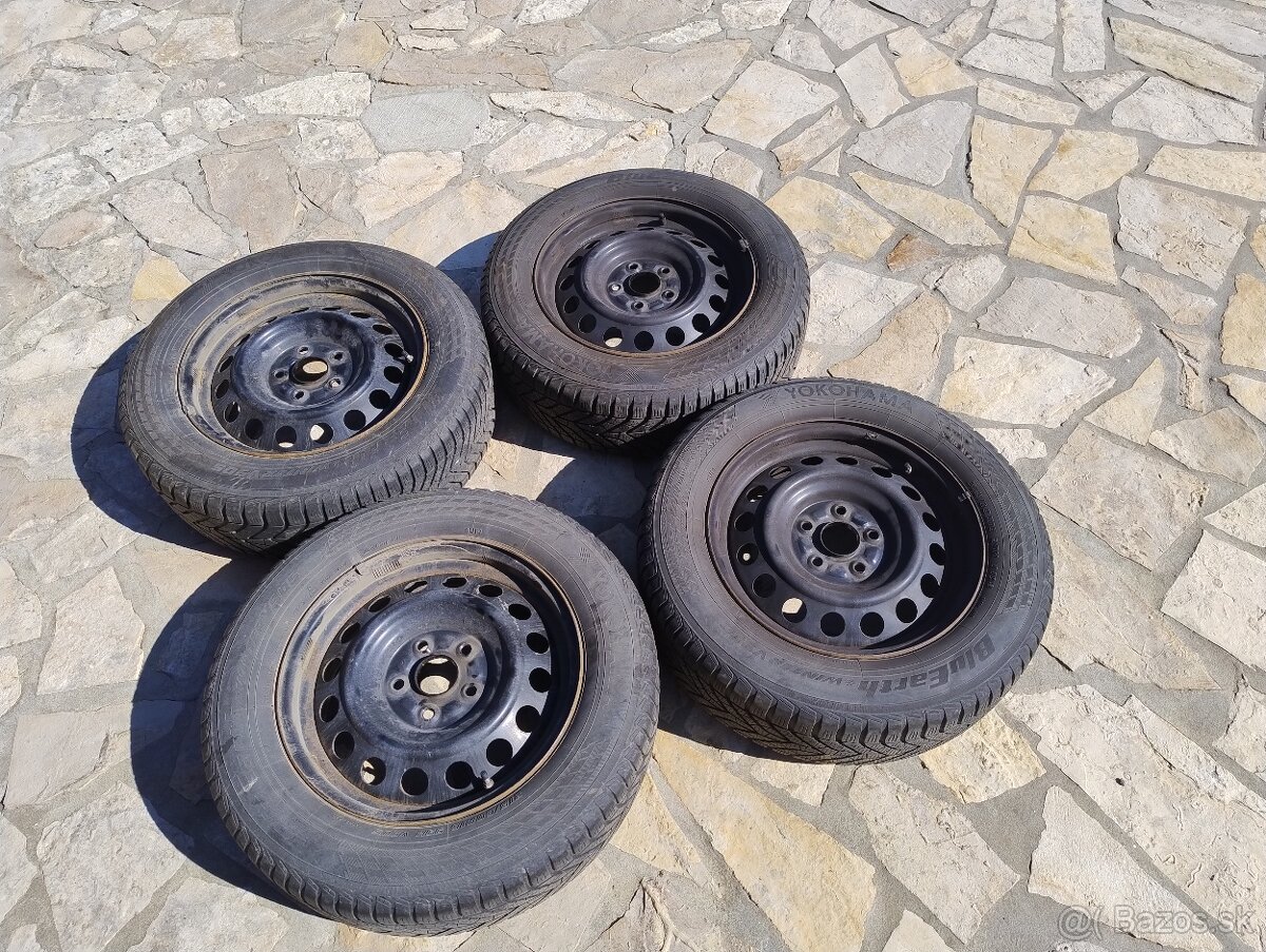 Plechové disky 5x114,3 r16 a zimné pneu. Yokohama 215/70 R16