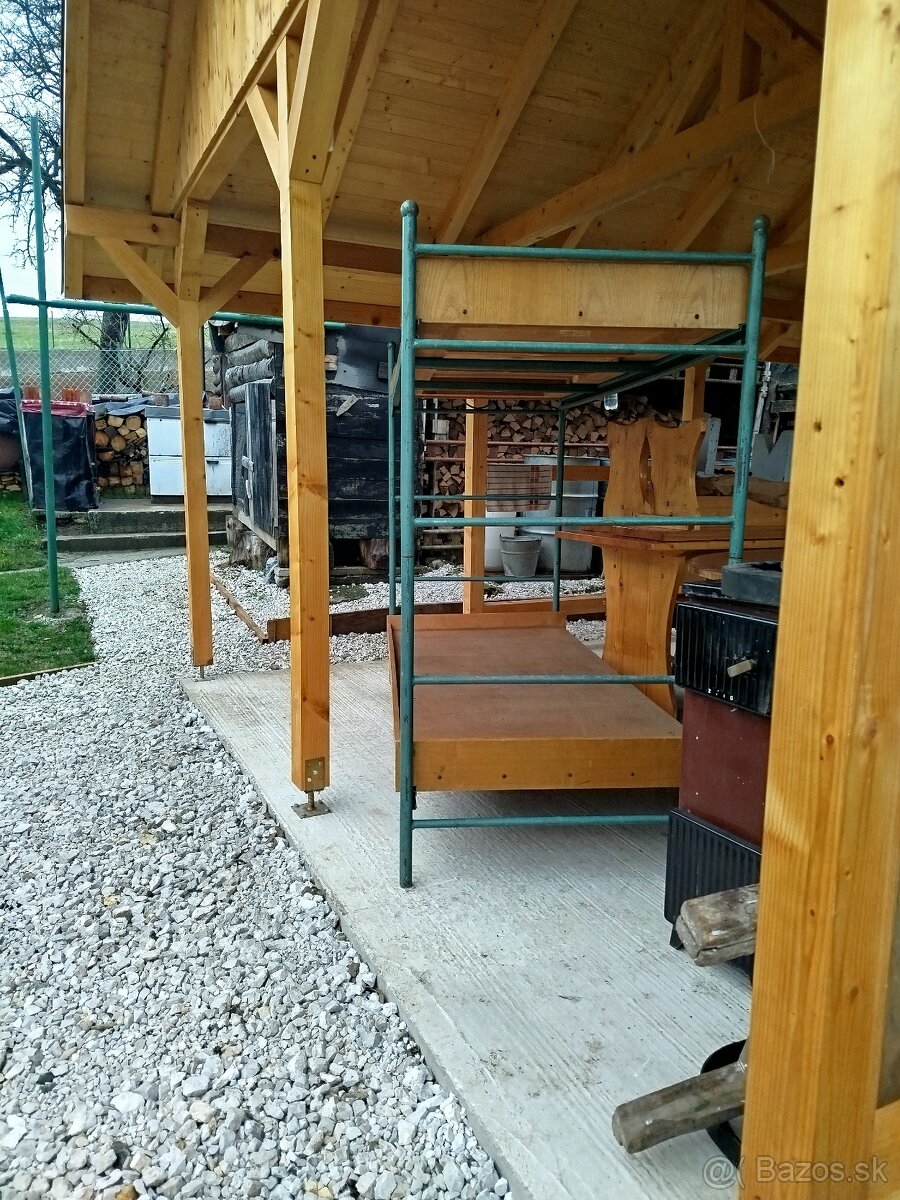 Železná poschodová posteľ