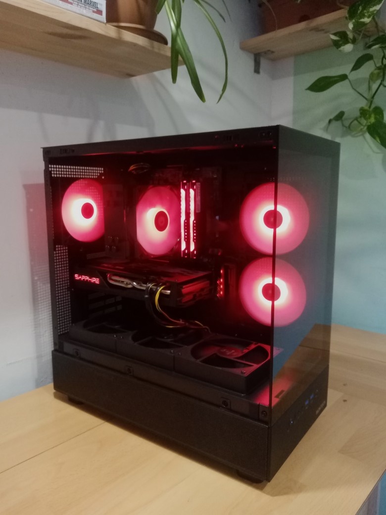 herný pc: Rx5700XT 8Gb, 16gb 3600mhz, r5 3600