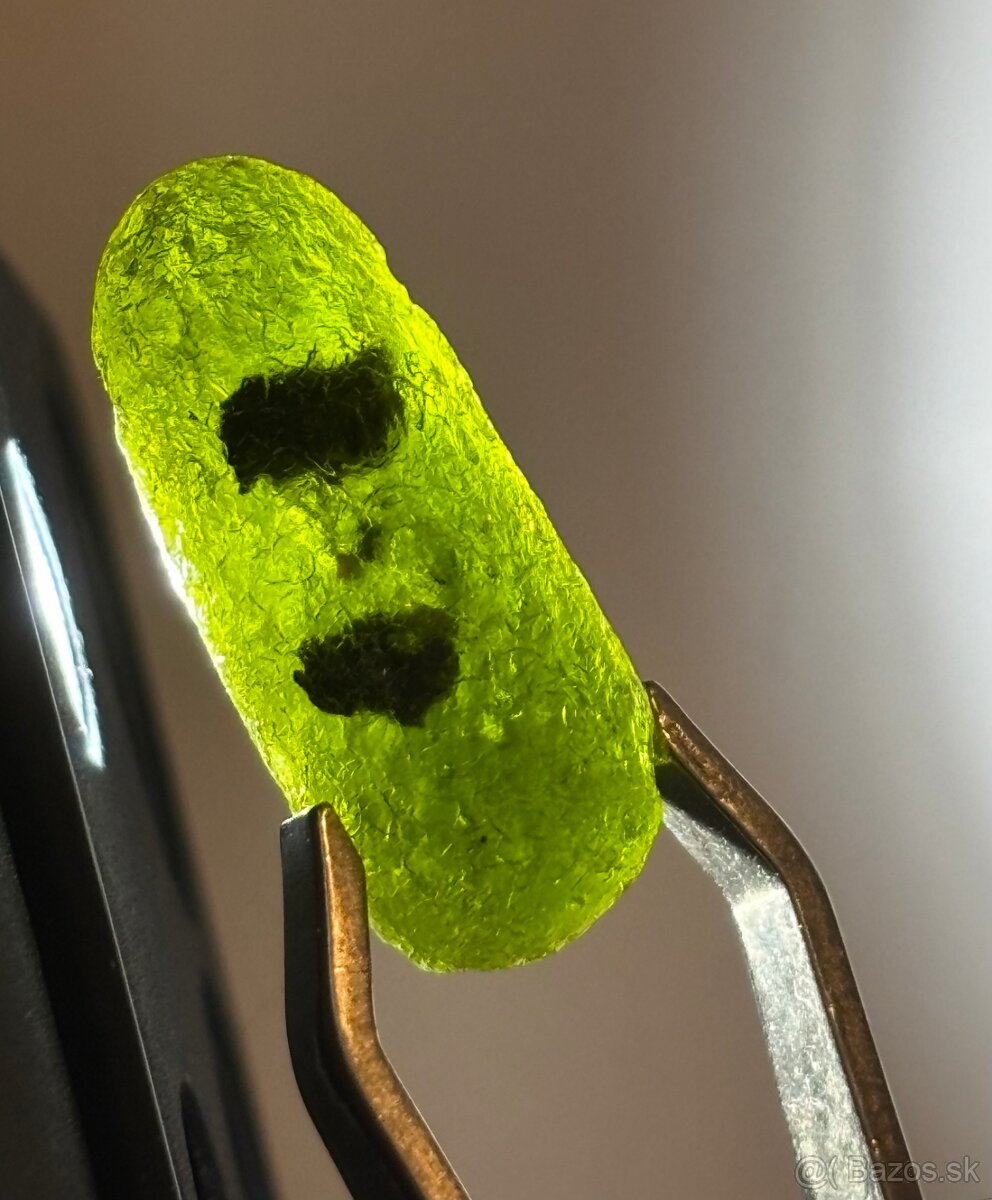 Vltavín s unikátnymi vnútornými inklúziami 3,97 g