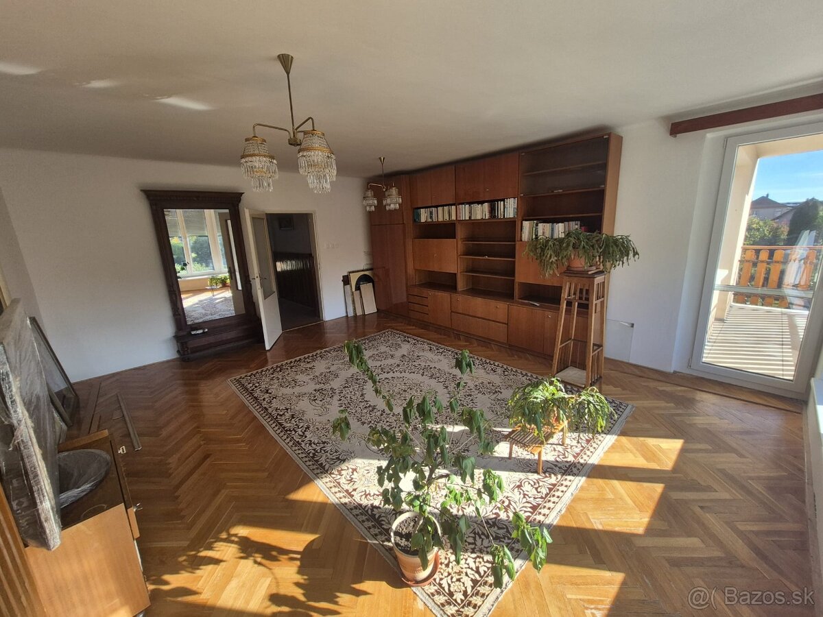 Prenájom 4.izbového bytu na poschodí RD Dunajská Lužná